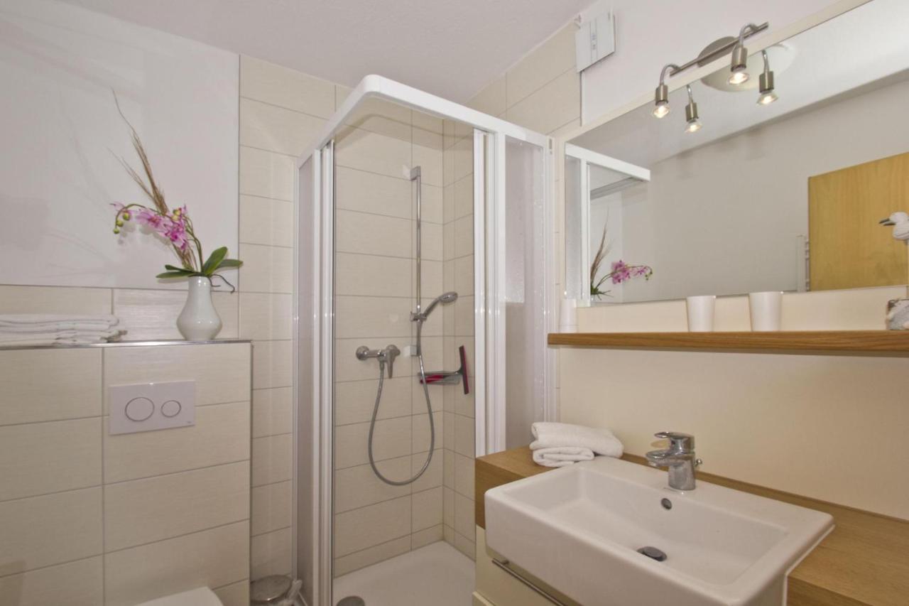 Fewo Mit Terrasse, Gratis Nutzung Vom Ahoi Erlebnisbad Und Sauna In Sellin - Haus Blick Zur See Fewo 13 Goehren  Exteriör bild